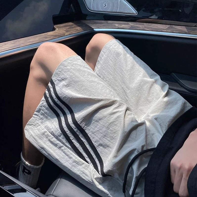 Pantalones cortos a rayas de secado rápido americano, tendencia de verano para hombres, pantalones casuales sueltos al aire libre, pantalones deportivos de cinco puntos para estudiantes