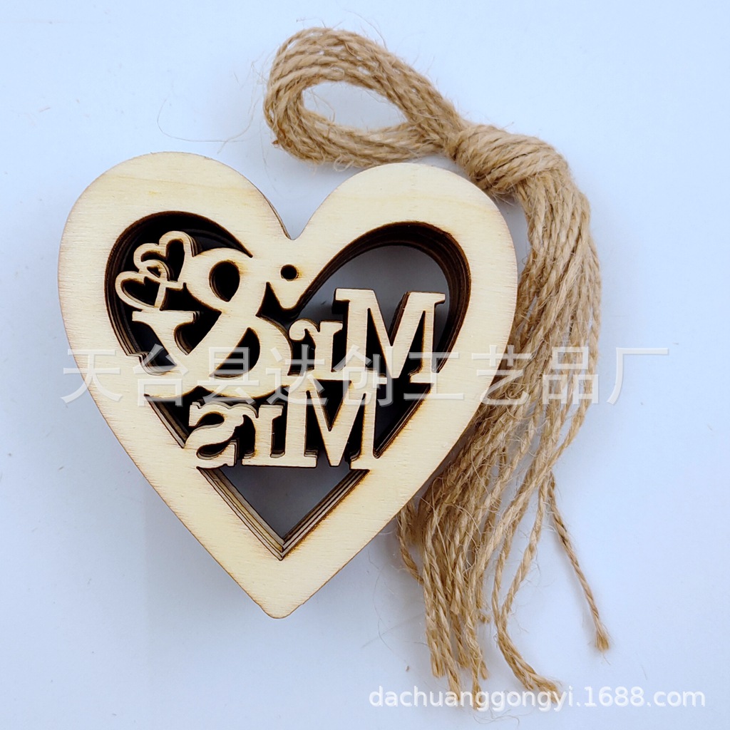 镂空爱心 桃心木片MR MRS 婚礼用品爱心装饰吊坠配绳 10套