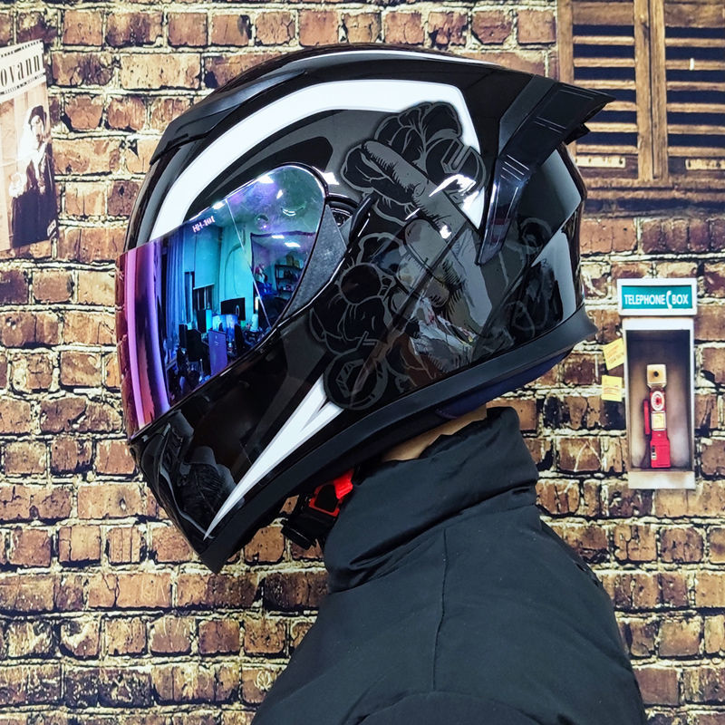 컬러 미러 + 밝은 검정색 테일이 있는 바이겔리