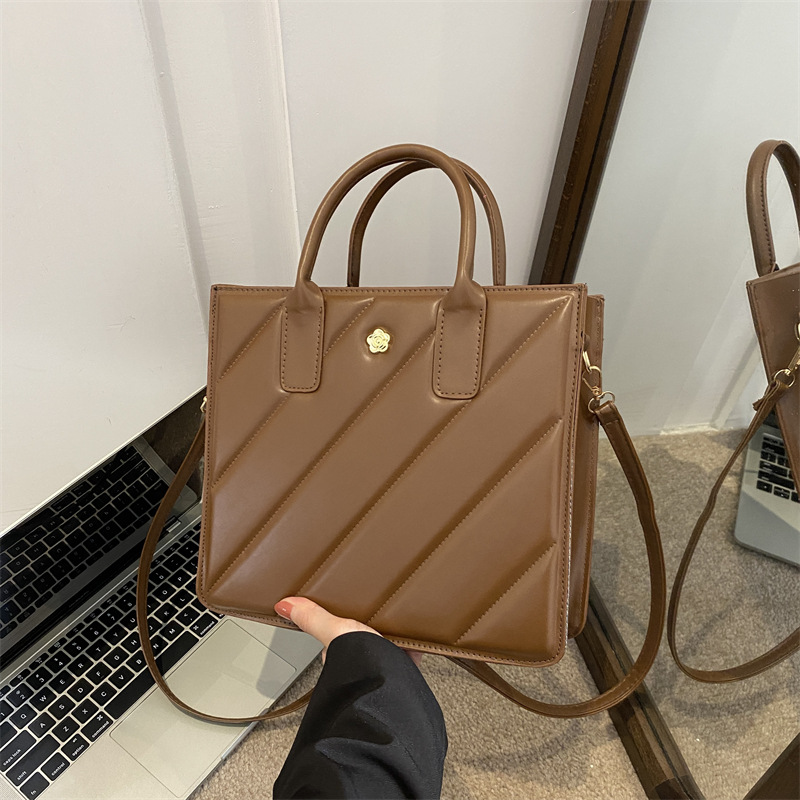 Moda del color del caramelo nuevo bolso de invierno de las mujeres de moda bolso de mano portátil simple bolso de hombro ocasional