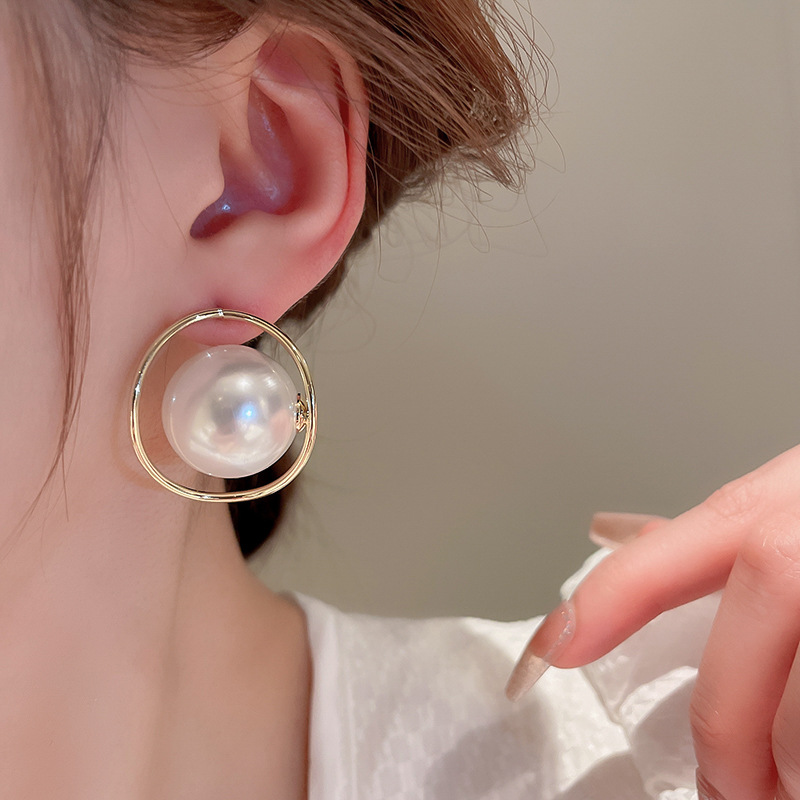 Elegant Irregular Pearl Stud Earrings Gold Plated Silver Needle_voghion.com