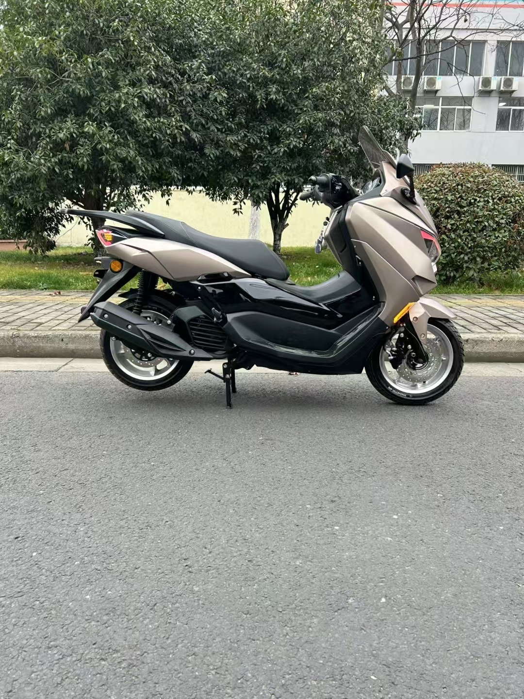 Cross-Border Hot-Selling Powerful Vehicle 4Th Generation Two-Wheeled Motorcycle for Adults to Commute and Commute Large Fuel-Saving Scooter Motorcycle