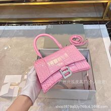 2022�¿�ɳ©��Ůʿ�������e�μ�б�����ɫ�{�~�yС��Ů���e�ٴ�