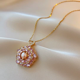 项链;耳环;手镯