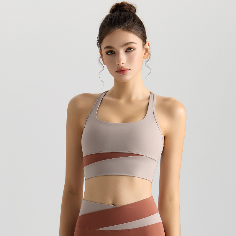 Chaleco de ropa interior deportiva de una pieza de desgaste exterior de las mujeres a prueba de golpes desmontable pecho costura contraste color belleza espalda yoga sujetador