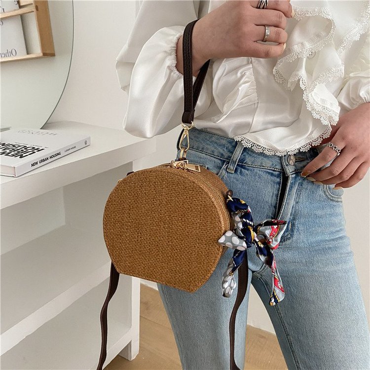 Korean Shoulder Messenger Portable Round Bag display picture 3