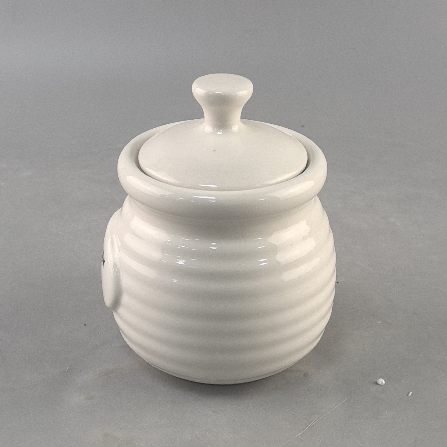 Creativo de alto valor visual de cerámica simple lata de manteca de cerdo cocina resistente a altas temperaturas con tapa lata de condimentos casera lata de miel lata de almacenamiento