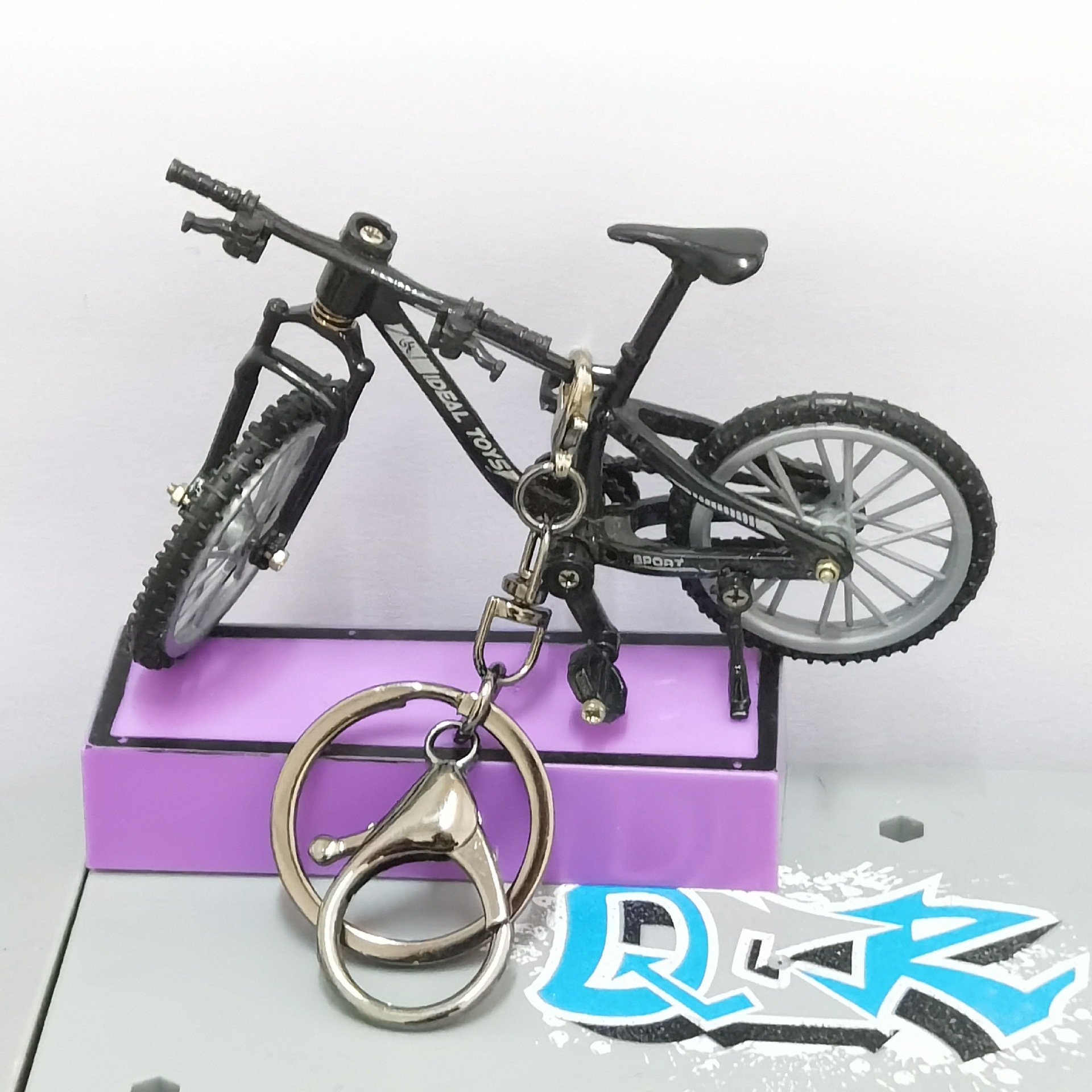 SKU   钥匙扣+4号车黑