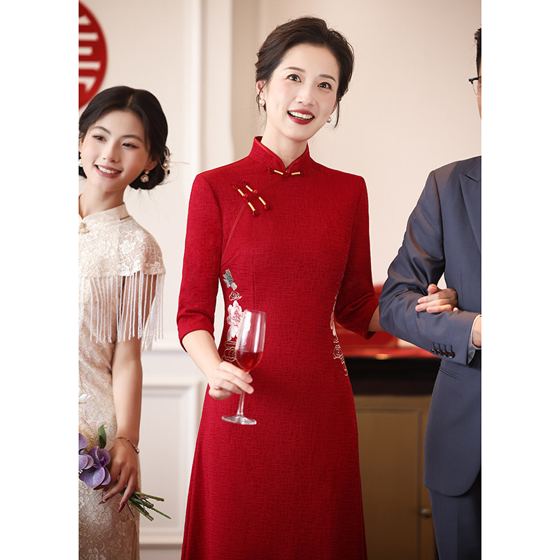 喜婆婆婚宴装旗袍红色2026新款秋冬结婚妈妈绣花A摆连衣裙平时穿