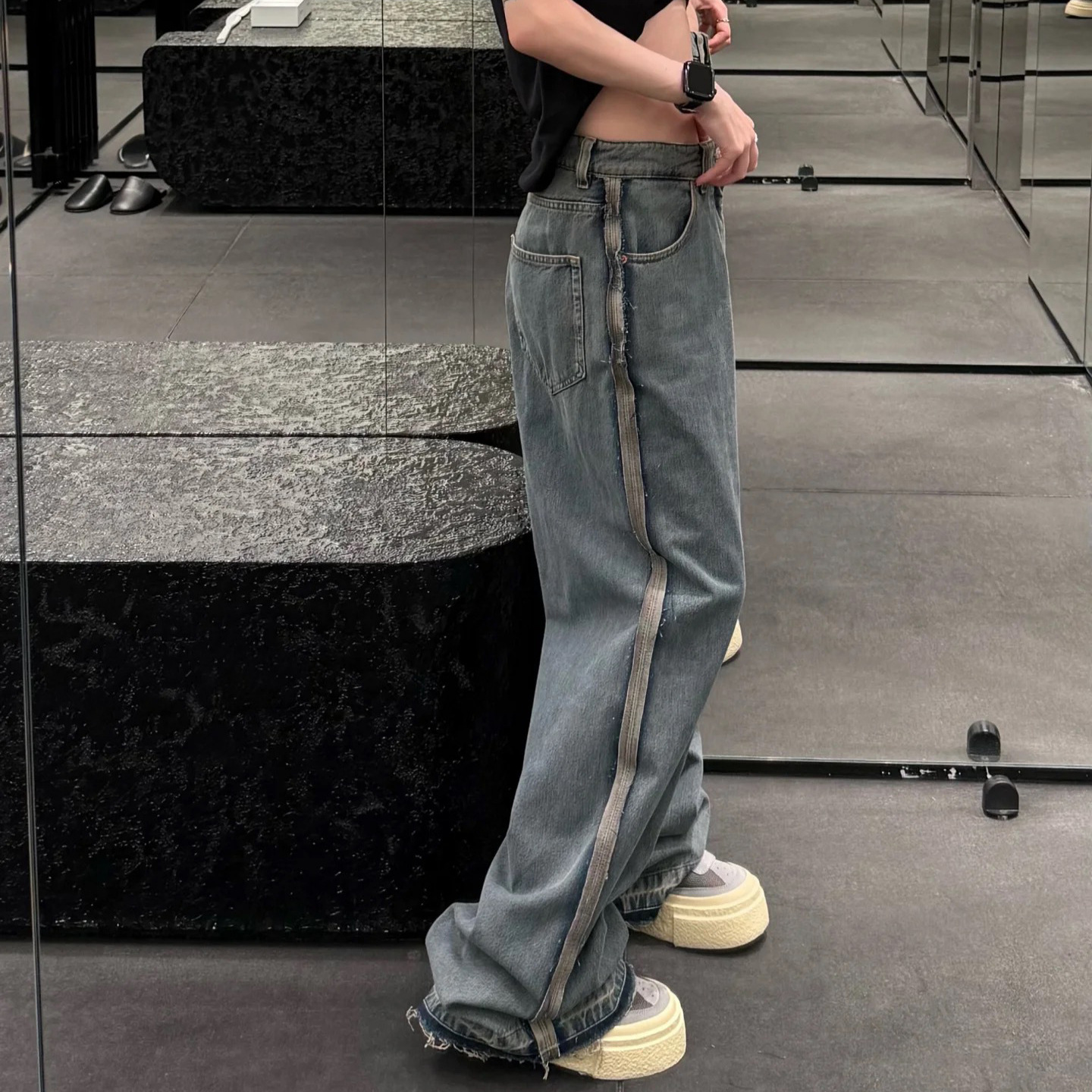 2025 Autumn and Winter New Niche Design American Retro Raw Edge Straight Wide Leg High Waist Loose Jeans for Women
