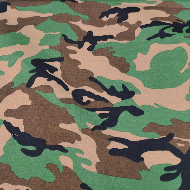 批发小方格子印花涤纶梭织迷彩布料撕裂强度好帽子服装面料现货