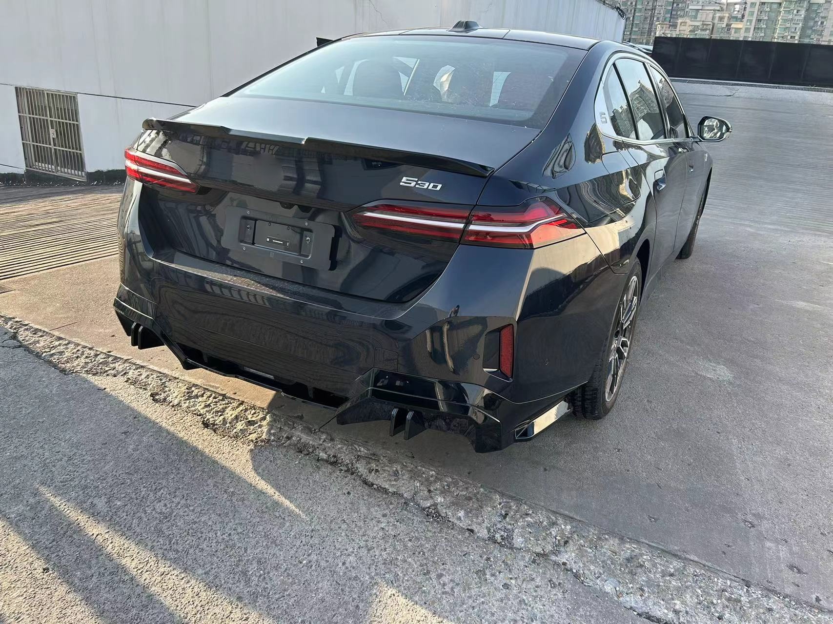 Suitable for BMW 5 Series G60 rear lip MP model rear diffuser rear bumper spoiler, overseas short-wheelbase version 24-26 models