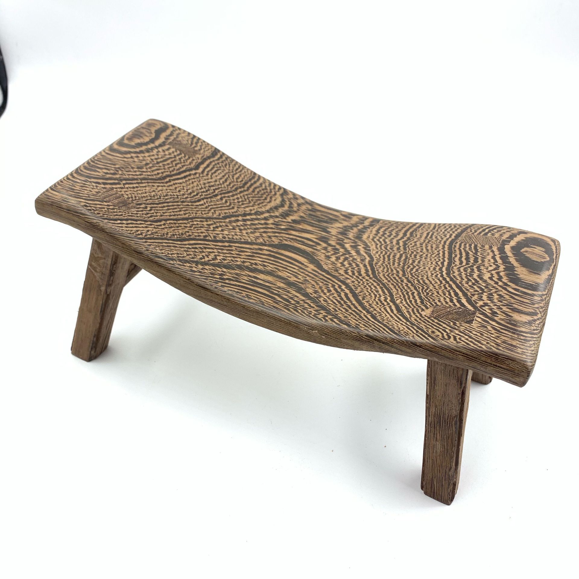 鸡翅木颈椎枕凉枕凳保护颈椎助睡眠实木弧形枕儿童小凳子厂家直供