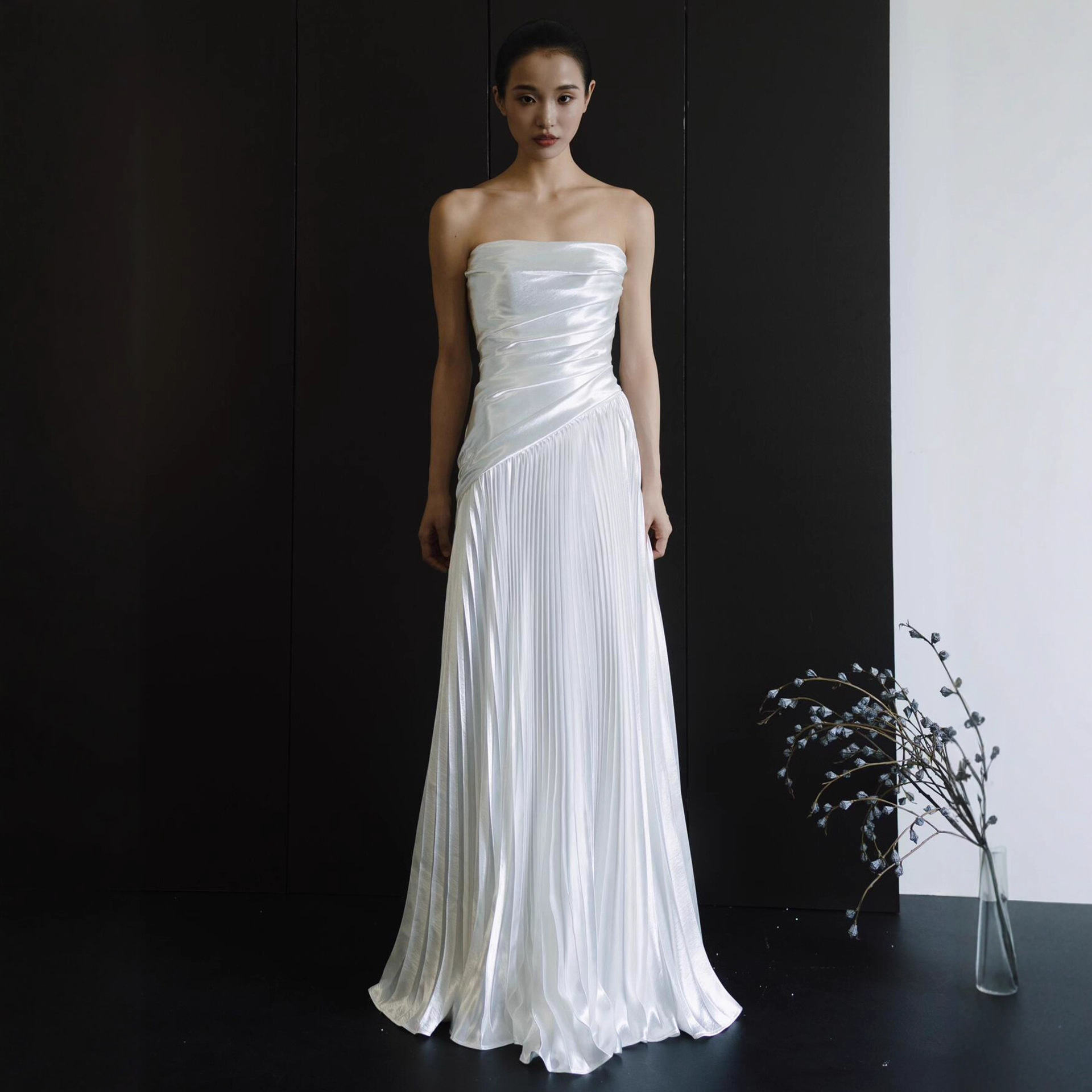 Strapless Retro Light Wedding Dress 2026 New Niche Simple Design Bride White Engagement Travel Photo Shoot Going-Out Dress