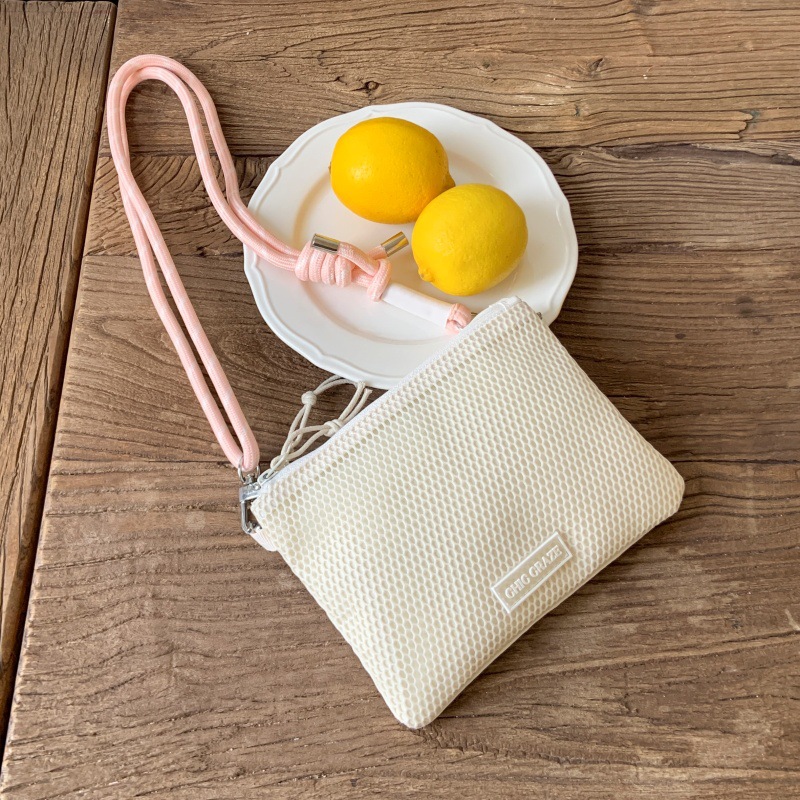 Bolsos pequeños de moda coreana 2025 verano nuevo estilo bolso femenino bolso de hombro de malla hueca bolso de mensajero de letras casuales marea