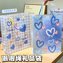 ins风蓝色爱心礼品袋高级感生日礼物袋伴手礼手提袋打包纸袋批发