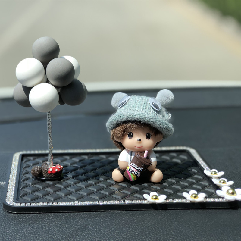 Decoración de automóviles lindos perfumes de automóviles adornos personales creativos Monchichi consola central accesorios interiores de automóviles globos mujeres