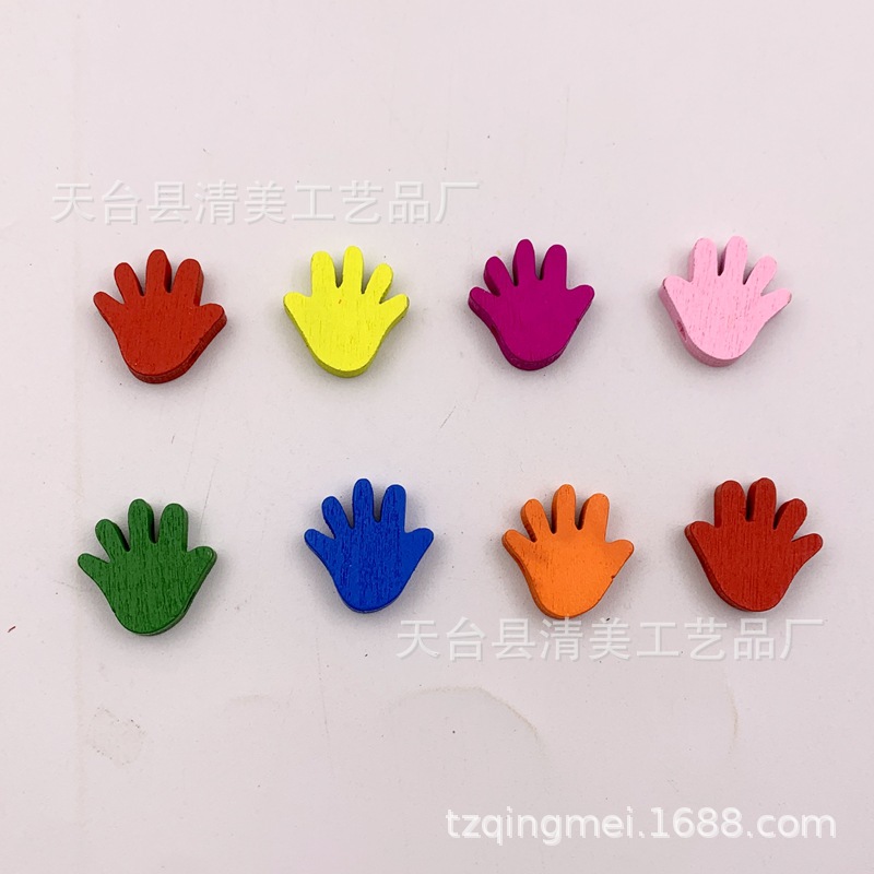 Colores de pies, palmas, botones de madera mezclados, palmas de 5mm de grosor, forma de pies, botones para niños, 50 piezas por paquete