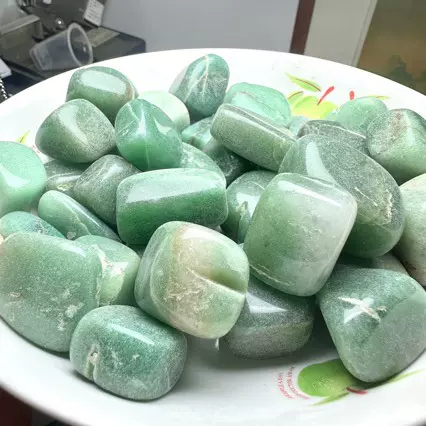 巴西水晶原石天然绿色东陵玉碎石 扩香石鱼缸造景装饰 现货矿物