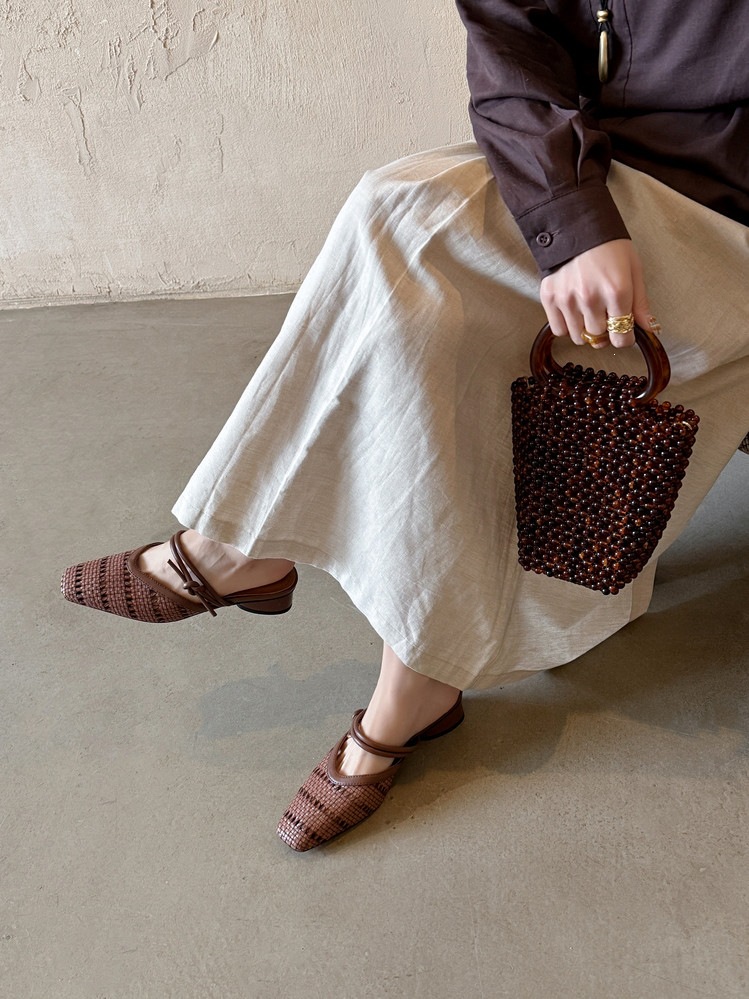 Dép sandal nữ da cừu mũi vuông gót thấp quai chữ V phối màu — màu nâu, Màu cà phê đậm, màu trắng ngà chi tiết 2
