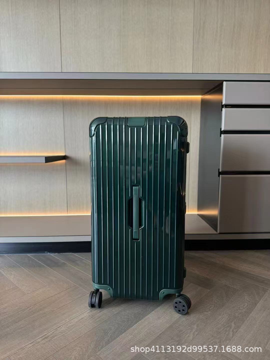 진한 녹색