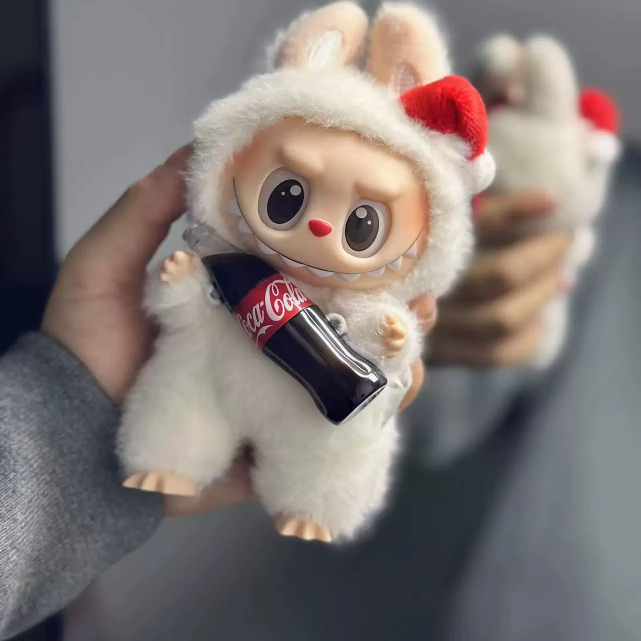 Coke Labu Bu серия сидения трех поколений резиновая инкапсуляция лица макарон сердце-ронящийся стильный школьный рюкзак пряжка брелок сюрприз-бокс