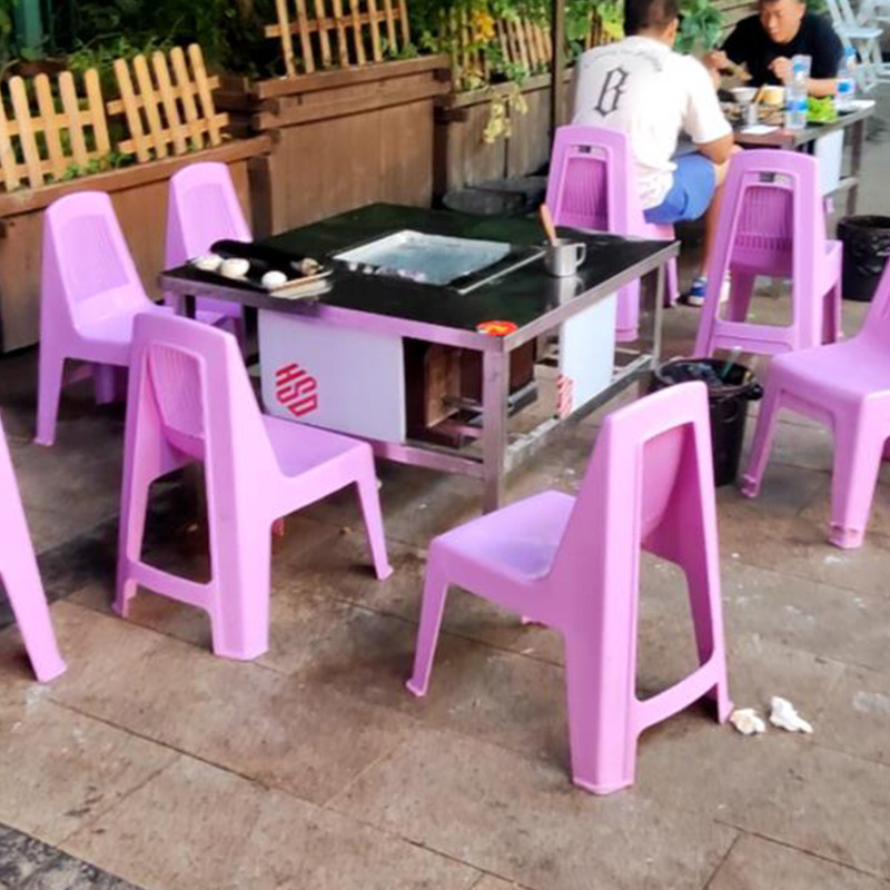 屋外のバーベキュー椅子はプラスチックの背もたれ椅子を厚くして、家庭用の滑り止めは飲食店のバーベキュー店の屋台の腰掛けを積み重ねることができます。|undefined