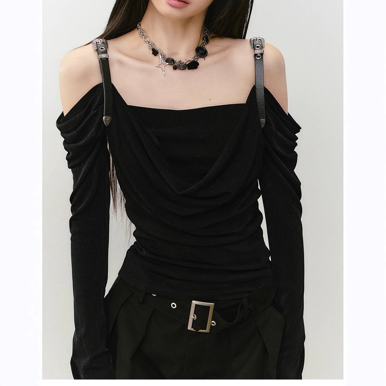 设计感荡领皮质肩带醋酸长袖T恤女装初秋一字肩辣妹上衣