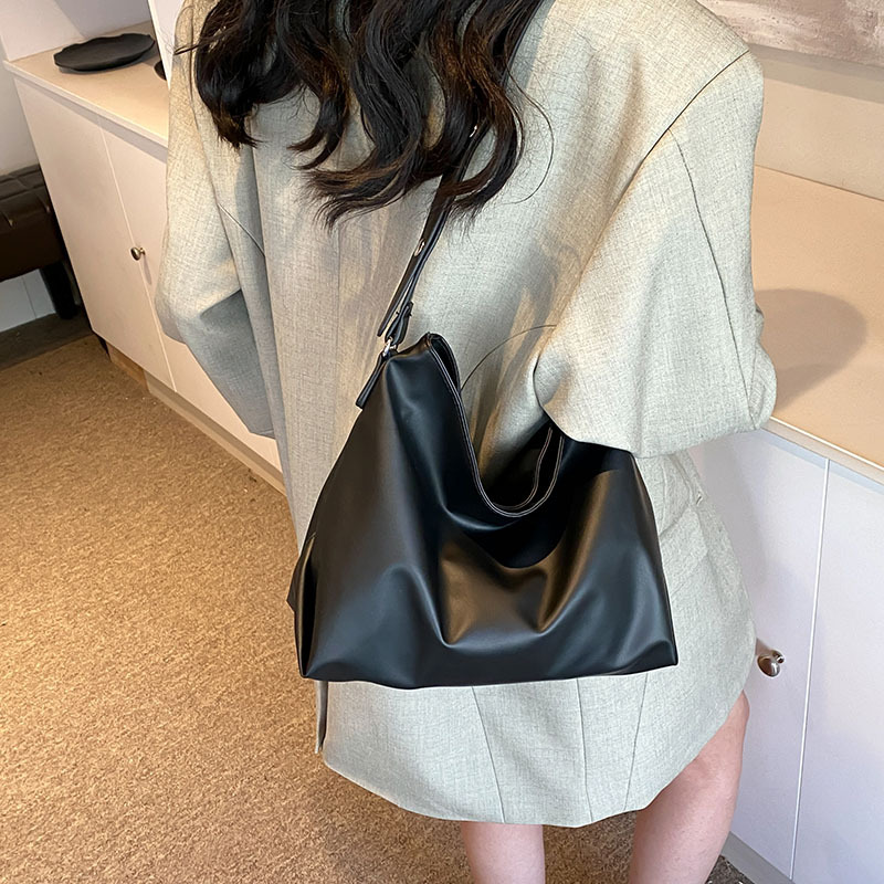 Bolsos de alta sensación para mujeres 2024 nuevo diseño minimalista bolso de hombro, bolso de mochila de gran capacidad, bolso de moda