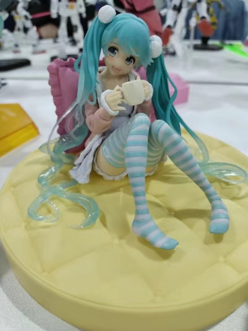 Traje Hatsune 14cm
