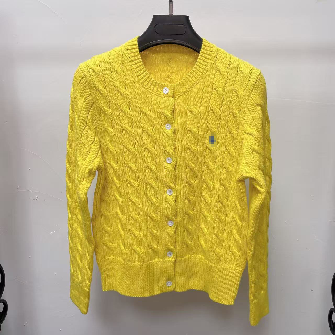 노란색(파란색 표시)