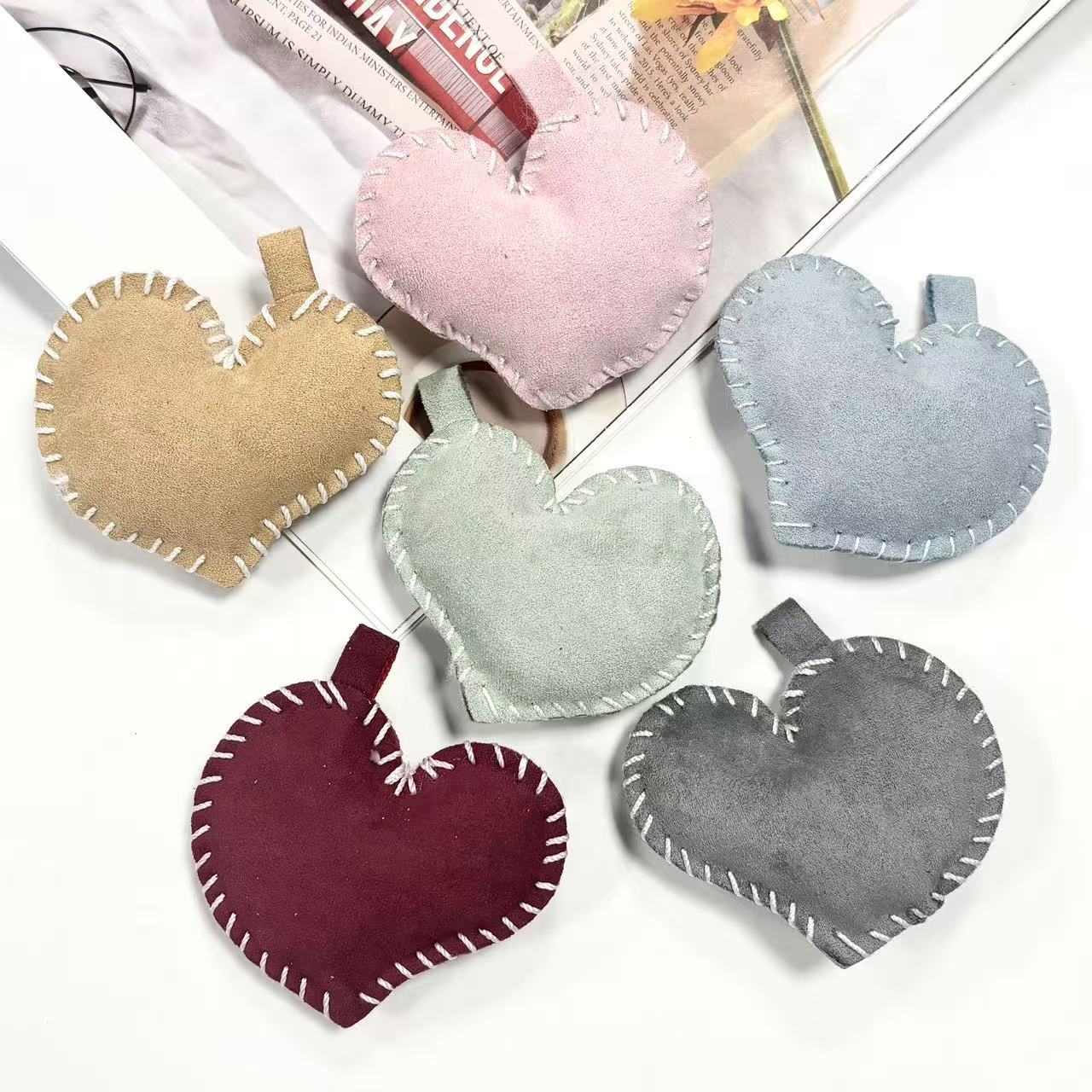 Bag Charms with a High-End Feel, Niche Mini Creative Original Heart-Shaped Cute Pendants, Small Plush Accessories with High Aesthetic Value
