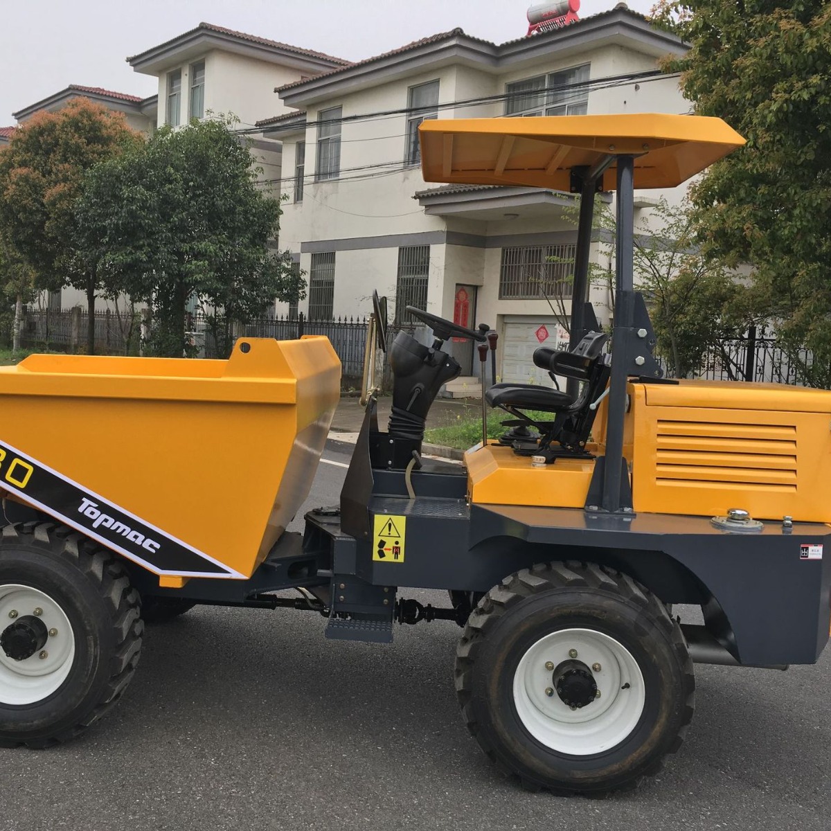 3吨四轮驱动翻斗车