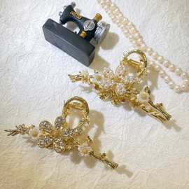 2022电镀镶嵌高档几何型女式独立包装金色边夹银针月亮发夹