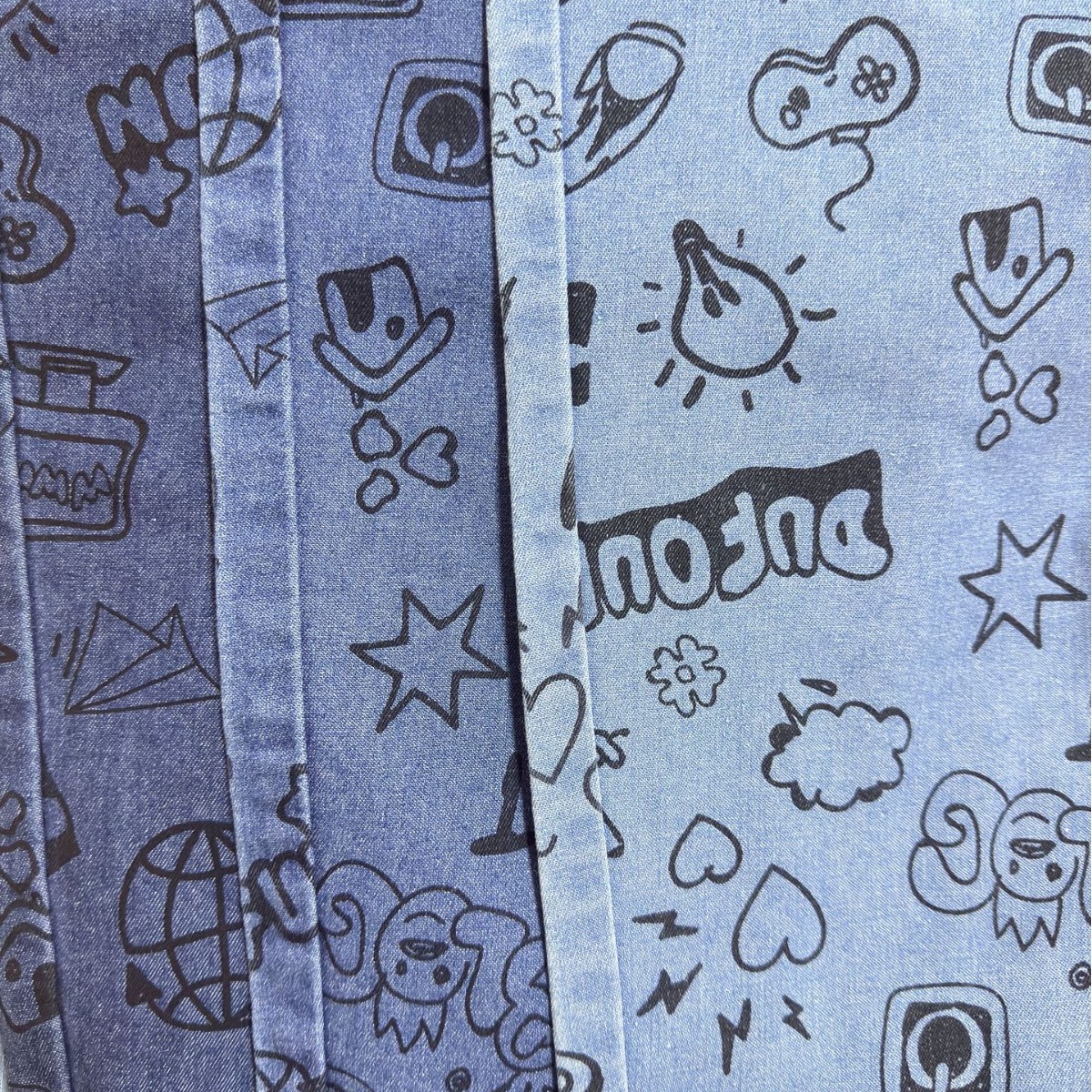 供应现货可爱大魔女护照套 高档PU皮旅游防水双折卡包护照夹