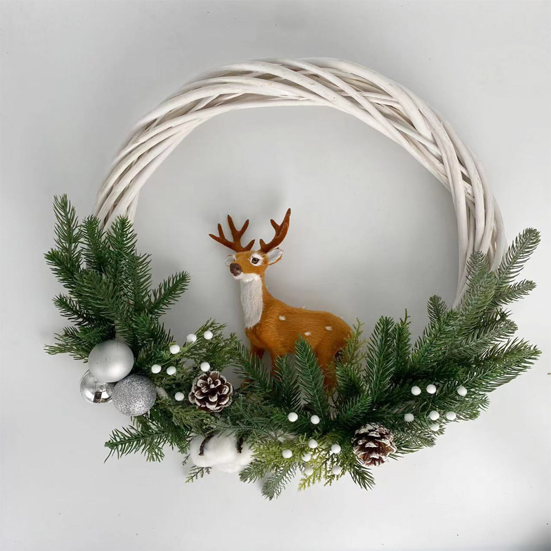 Decoraciones navideñas Corona de ratán Arreglo de ventana de alce Colgador de puerta Tara de Teng Arreglo del lugar Guirnalda de Navidad al por mayor