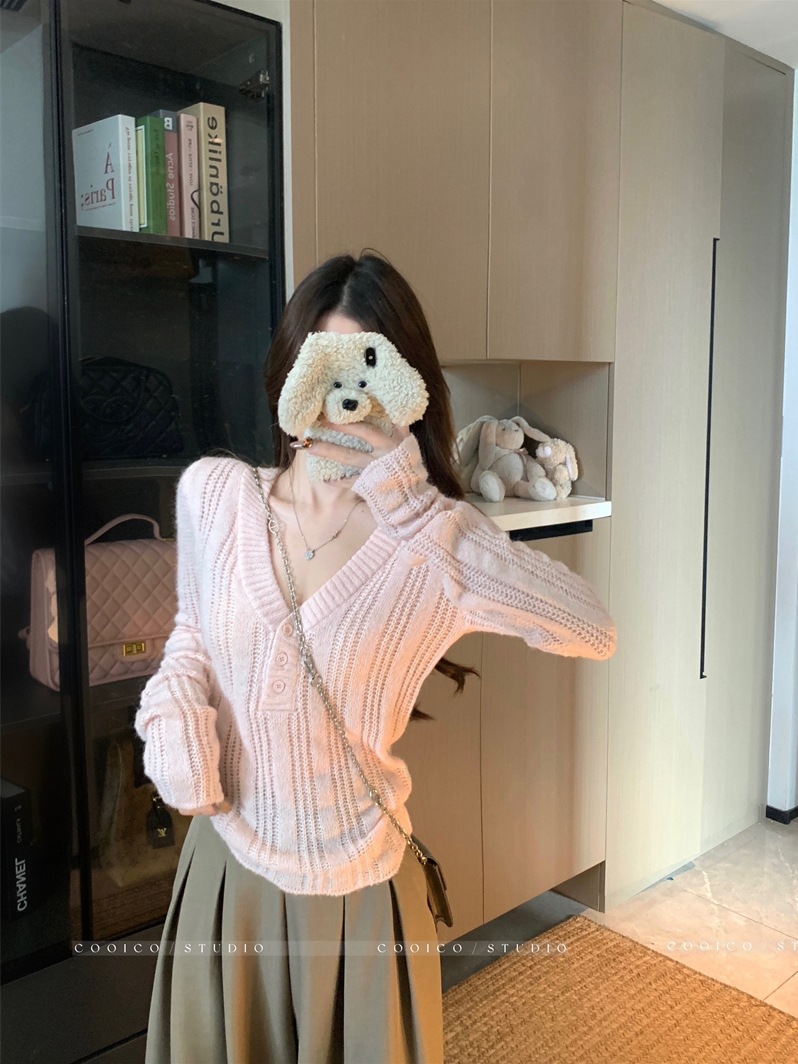 Designed Vertical Pit Strip Knitwear for Women Autum 2025 New Button V Neck Pink Knitwear Slimming Look Top