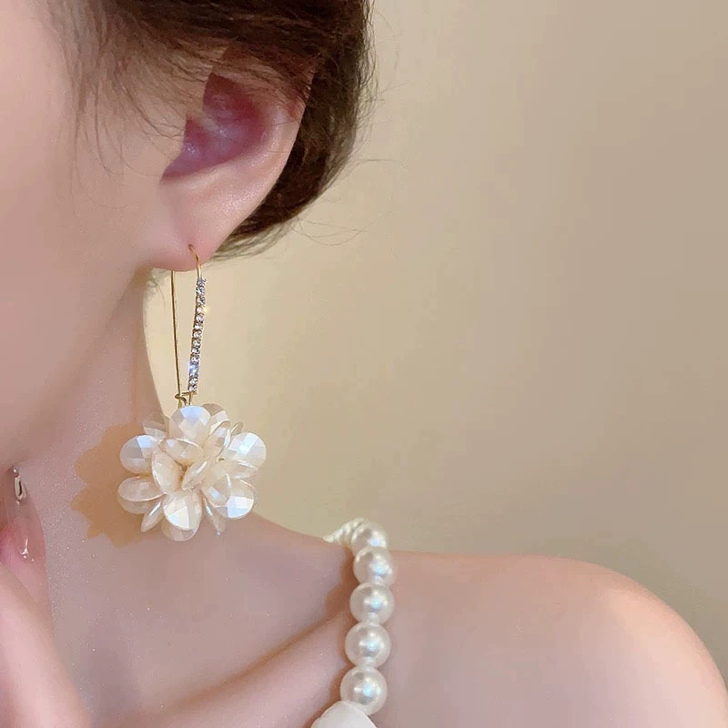 Изысканные ретро серьги из жемчуга, стиль Chanel, цветочные, французский ретро стиль, стиль легкой роскоши, западный стиль, стиль высокого качества, интернет-знаменитость