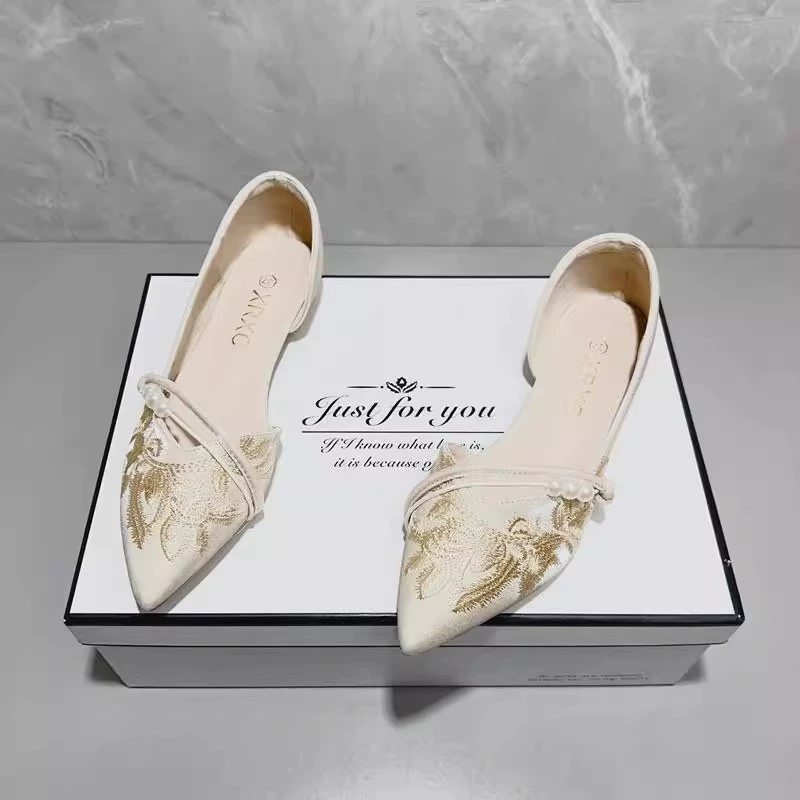 Новые туфли на плоской подошве в китайском стиле с острым носком, весна-лето 2025, новые туфли Cheongsam на мягкой подошве, женская обувь с вышивкой жемчуга в стиле ретро