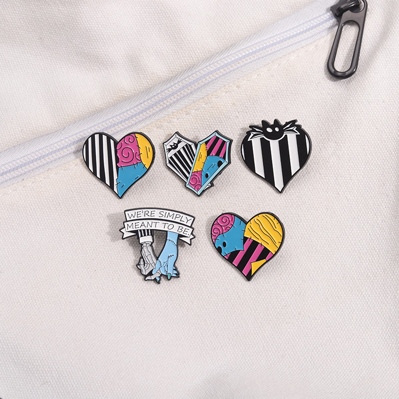 Alloy Material Novelty Pin Heart Shape Alloy Plating Unisex Brooches