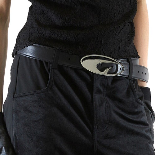 Black sandblasted alloy buckle decorative belt with LOGO letters, fashionable design to match various clothing