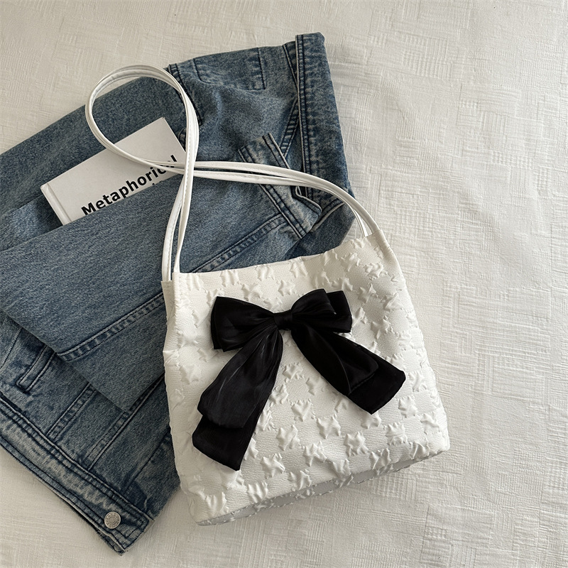 Bolso de arco de este año para mujeres 2024 nueva moda moda dulce bolso de hombro para mujeres ins clase viaje bolsa de mano