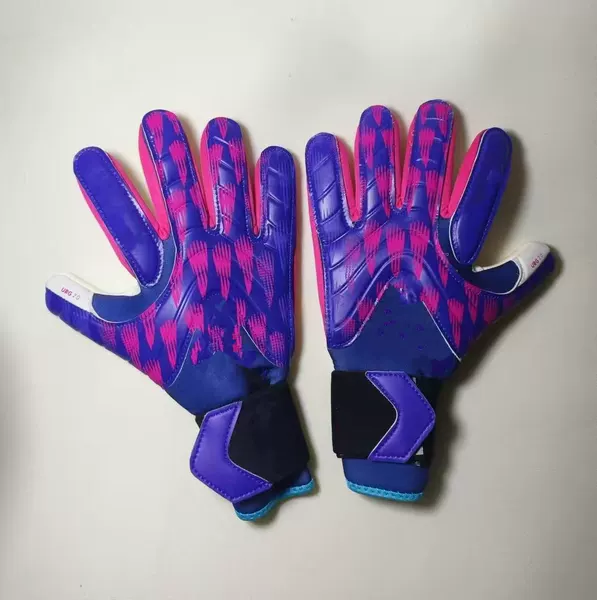 Soccer Goalkeeper Gloves Strap Latex Adult Child Size Goalkeeper Gloves
