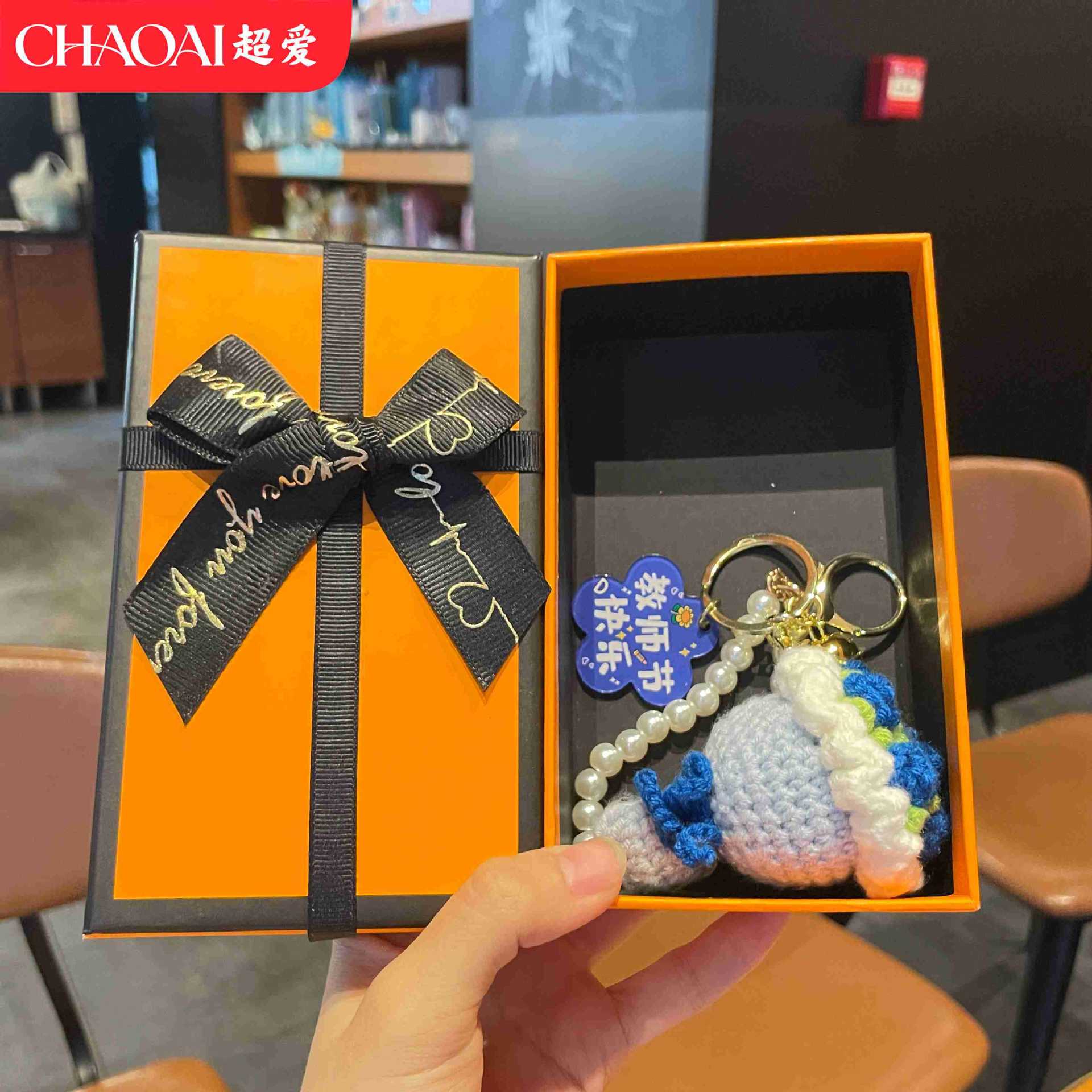 Blue chain pearl, orange big gift box