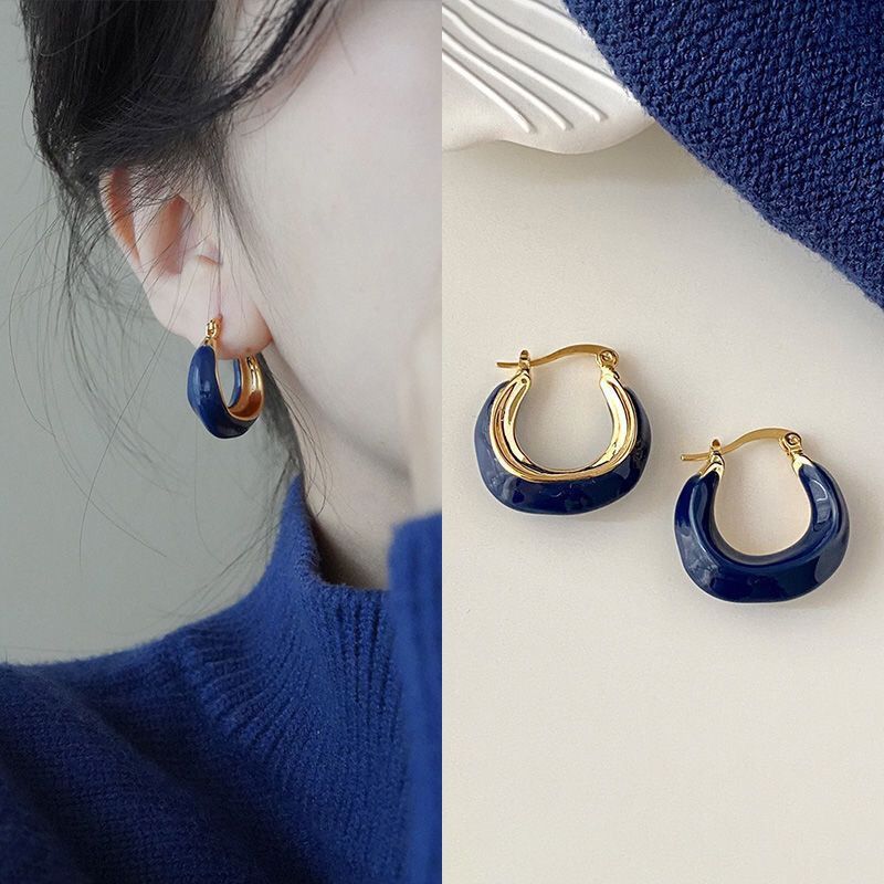 Luz de lujo de alto nivel nicho de diseño femenino sensación de aretes de bordilla temperamento perla asimetría joyería perla al por mayor