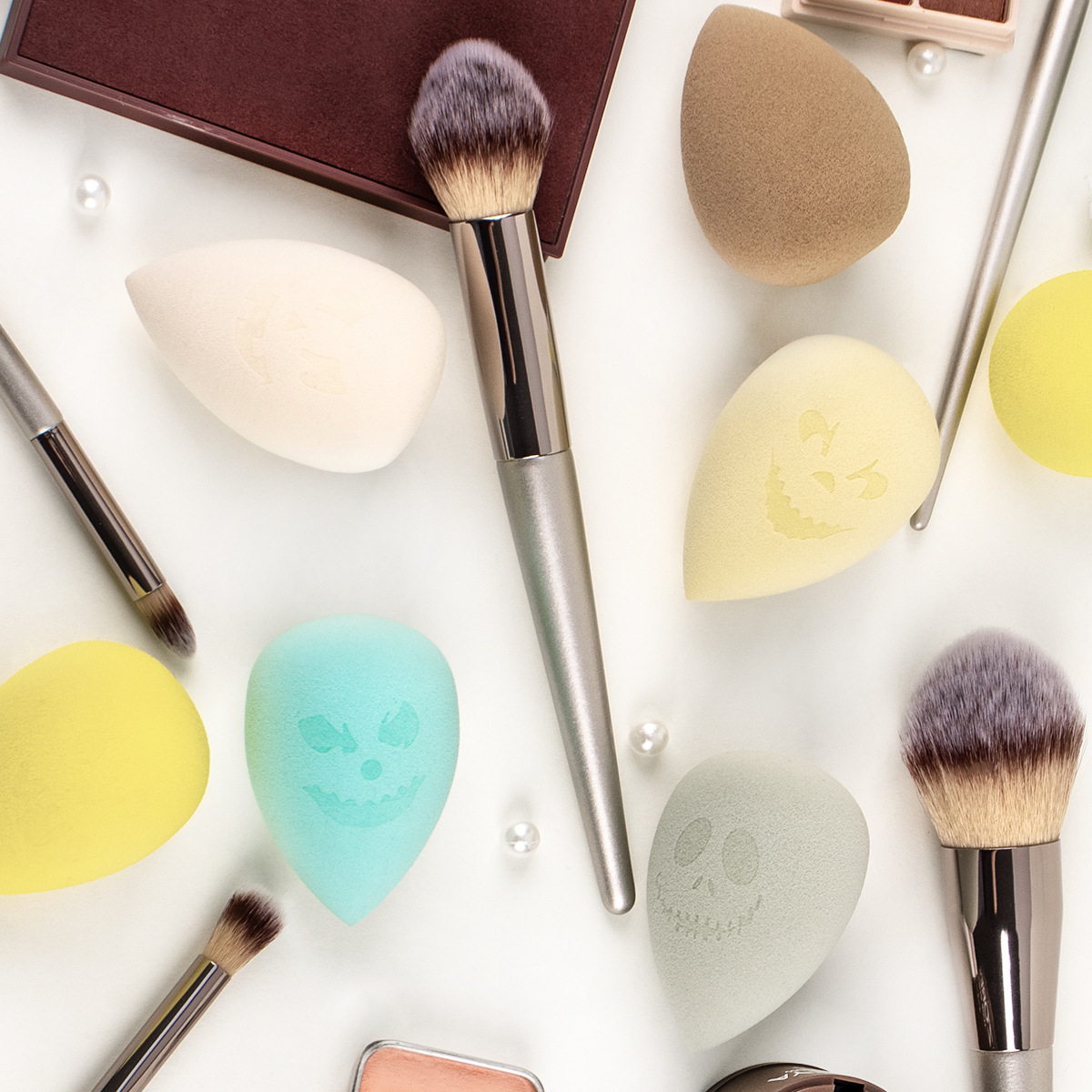 Zhuo Erya nuevo producto Halloween belleza maquillaje huevo maquillaje esponja gota de agua polvo polvo maquillaje huevo láser tallado logo