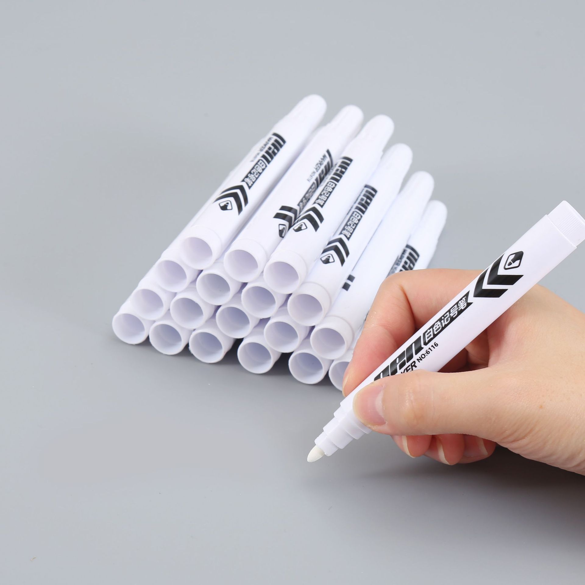 Marcador blanco Bolígrafo de cabeza grande de tinta gruesa de tinta blanca Marcador de un solo cabezal Marcador al por mayor Bolígrafo a base de aceite de oficina