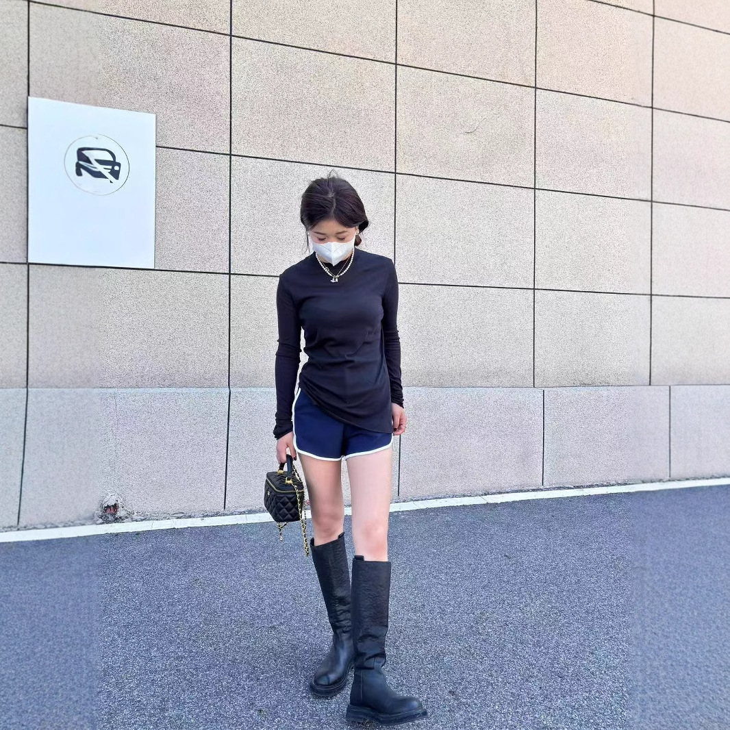 2026百搭打底衫女装上衣欧文极简风显瘦可叠穿春季新款高弹修身