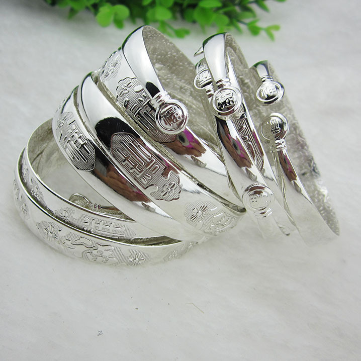 A016D pulsera de plata de imitación + dos yuanes tienda de necesidades diarias dos yuanes tienda Yiwu grandes almacenes Yiwu pequeña mercancía al por mayor