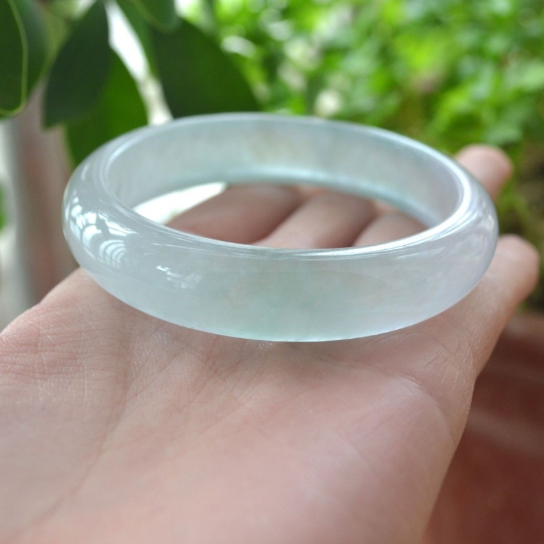 Vòng tay ngọc bích Miến Điện tự nhiên băng trong suốt ánh trăng trắng xanh nhạt chi tiết 3